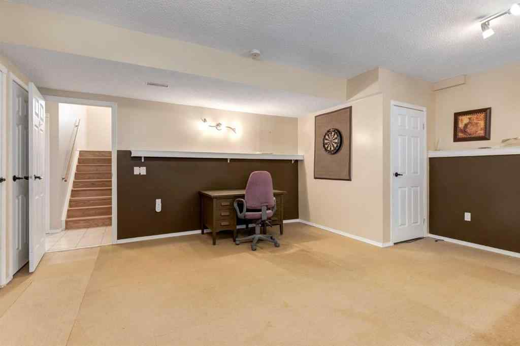 MLS® A2256327 - 1812 Meadowbrook Drive SE in Meadowbrook Airdrie, Residential