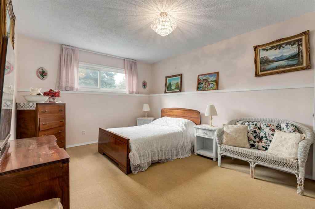 MLS® A2256327 - 1812 Meadowbrook Drive SE in Meadowbrook Airdrie, Residential
