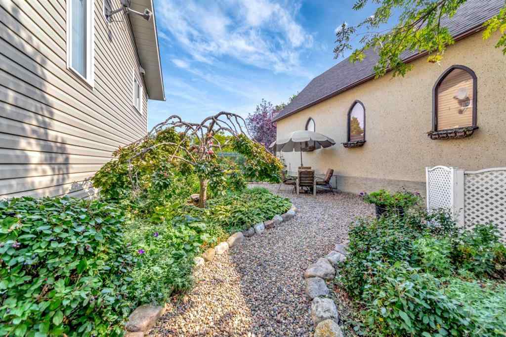 MLS® A2256330 - 135 Park Avenue   in Paradise Valley Paradise Valley, Residential