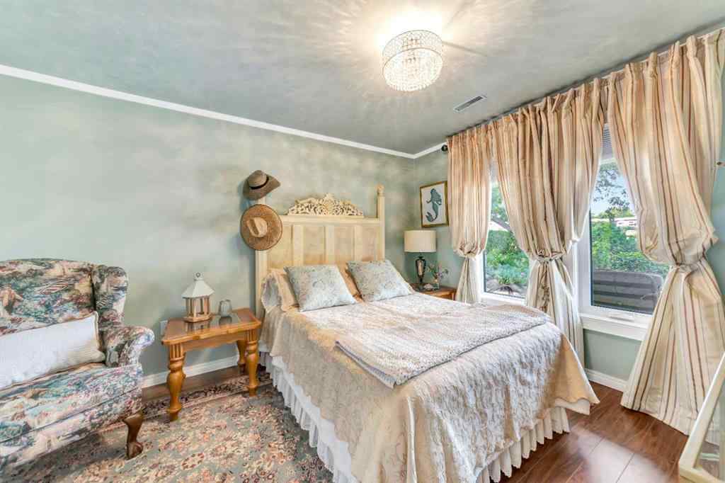 MLS® A2256330 - 135 Park Avenue   in Paradise Valley Paradise Valley, Residential