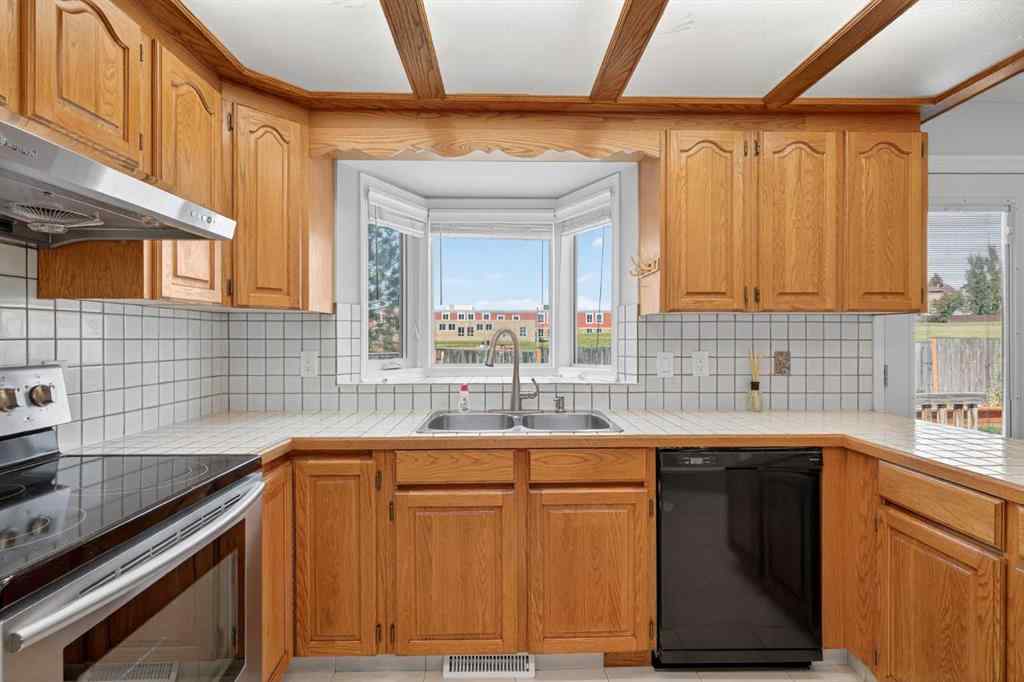 MLS® A2256335 - 23 Edgepark Way NW in Edgemont Calgary, Residential