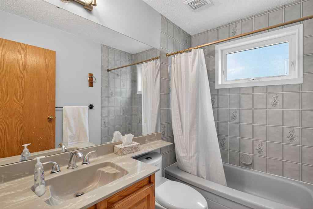 MLS® A2256335 - 23 Edgepark Way NW in Edgemont Calgary, Residential