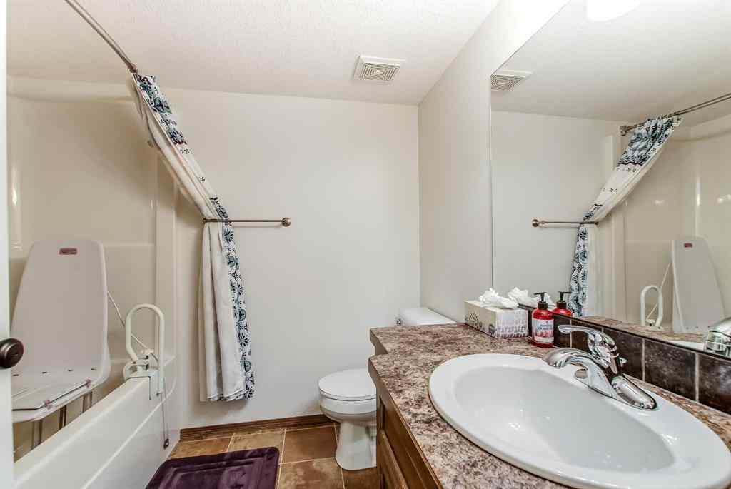 MLS® A2256339 - 180 Stratton Road SE in SE Southridge Medicine Hat, Residential