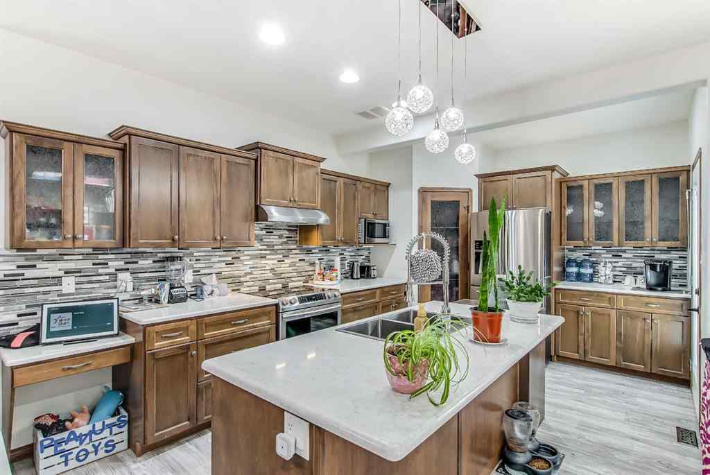 MLS® A2256339 - 180 Stratton Road SE in SE Southridge Medicine Hat, Residential