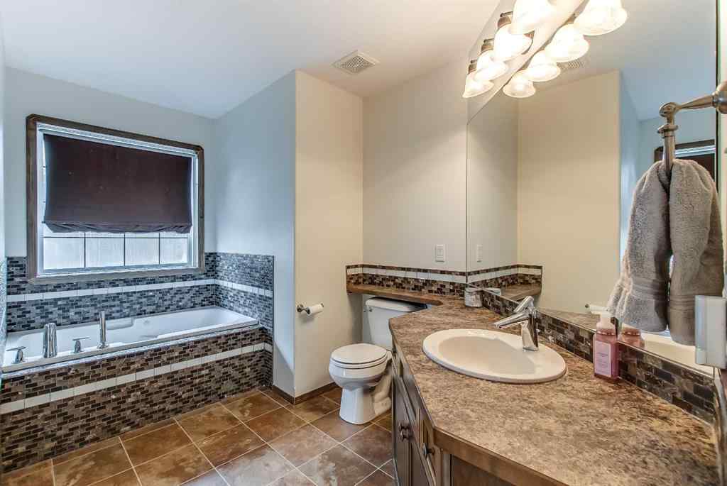 MLS® A2256339 - 180 Stratton Road SE in SE Southridge Medicine Hat, Residential