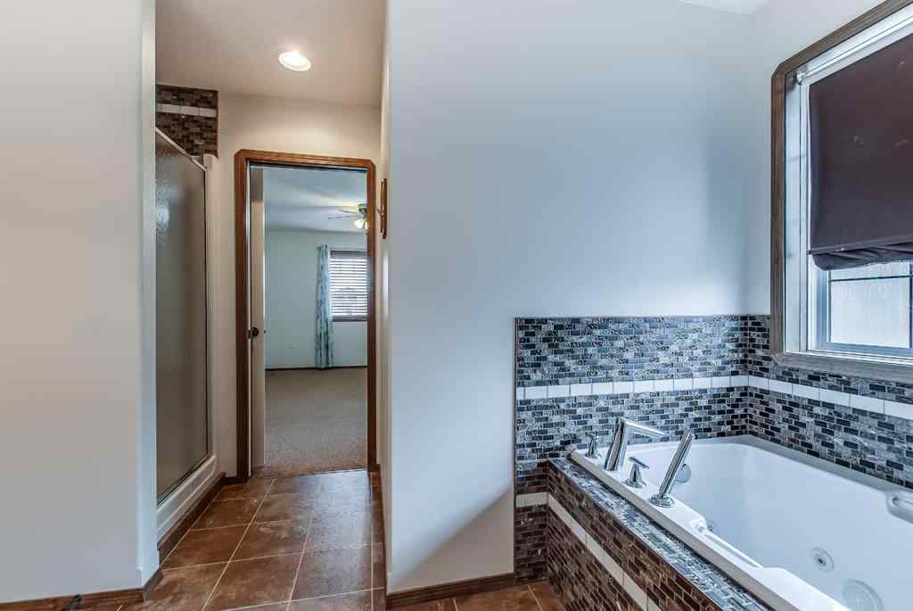 MLS® A2256339 - 180 Stratton Road SE in SE Southridge Medicine Hat, Residential