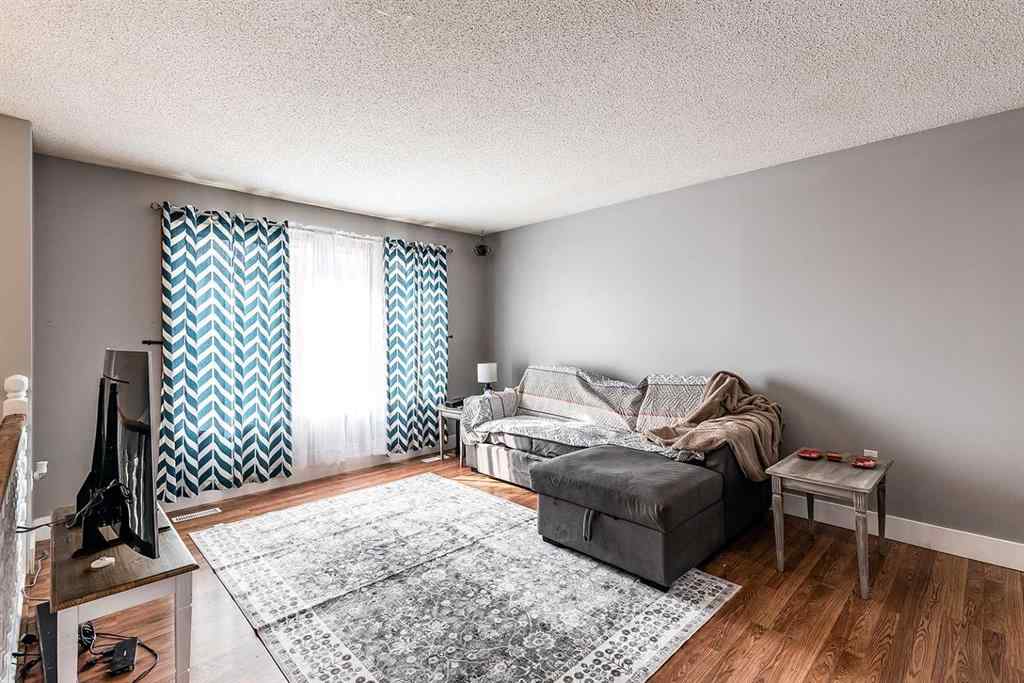 MLS® A2256346 - 92 Smithson Street SE in SE Southridge Medicine Hat, Residential