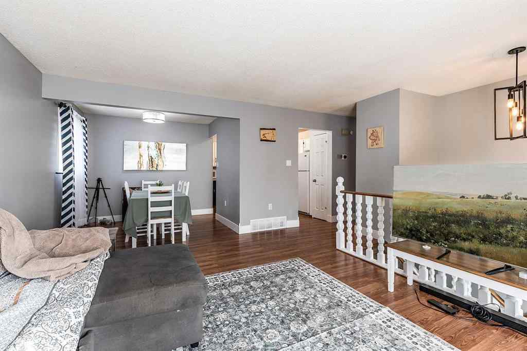 MLS® A2256346 - 92 Smithson Street SE in SE Southridge Medicine Hat, Residential
