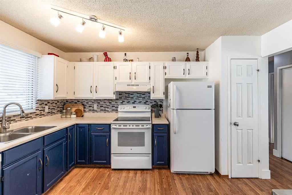 MLS® A2256346 - 92 Smithson Street SE in SE Southridge Medicine Hat, Residential