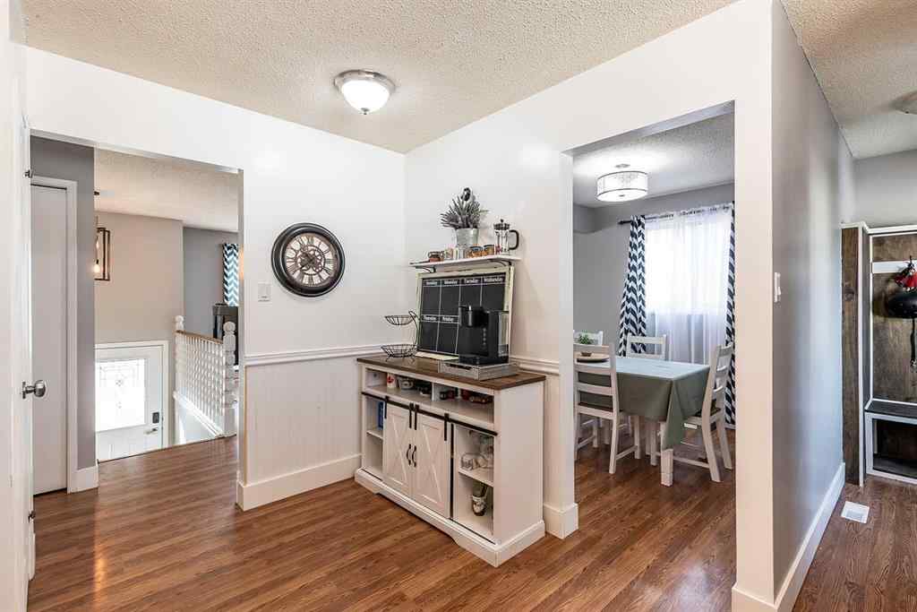 MLS® A2256346 - 92 Smithson Street SE in SE Southridge Medicine Hat, Residential