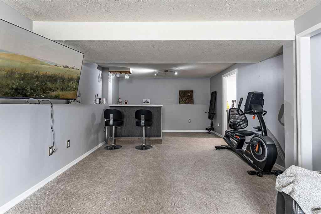 MLS® A2256346 - 92 Smithson Street SE in SE Southridge Medicine Hat, Residential