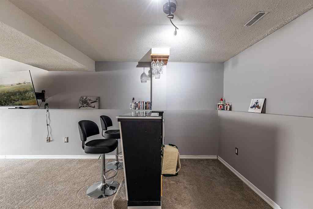 MLS® A2256346 - 92 Smithson Street SE in SE Southridge Medicine Hat, Residential