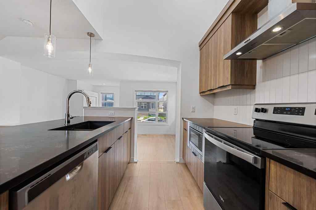 MLS® A2256349 - 520 Chinook Winds Gardens SW in Chinook Gate Airdrie, Residential