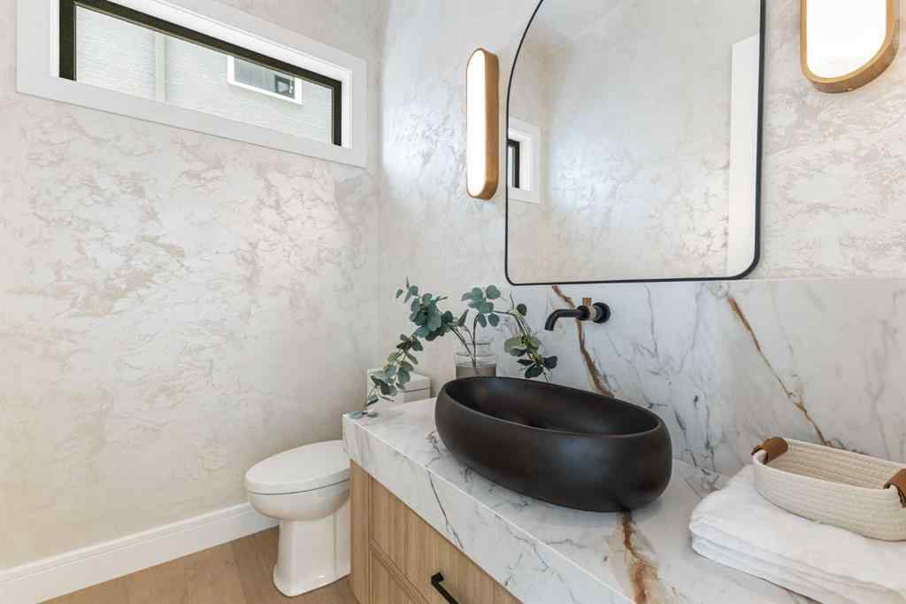 MLS® A2256353 - 430 21 Avenue NE in Winston Heights/Mountview Calgary, Residential