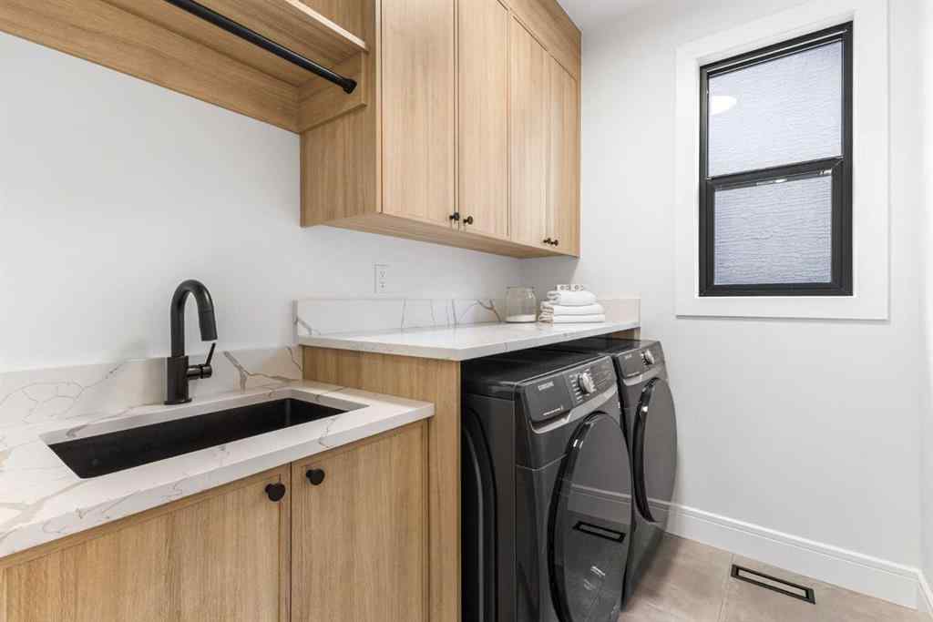 MLS® A2256353 - 430 21 Avenue NE in Winston Heights/Mountview Calgary, Residential