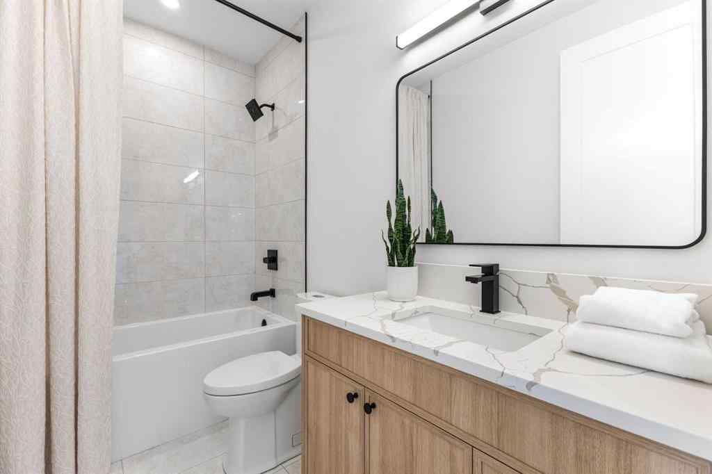 MLS® A2256353 - 430 21 Avenue NE in Winston Heights/Mountview Calgary, Residential