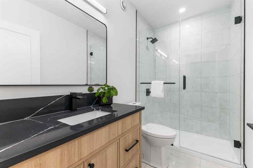 MLS® A2256353 - 430 21 Avenue NE in Winston Heights/Mountview Calgary, Residential