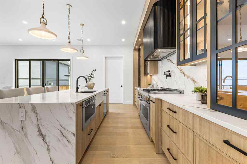 MLS® A2256353 - 430 21 Avenue NE in Winston Heights/Mountview Calgary, Residential