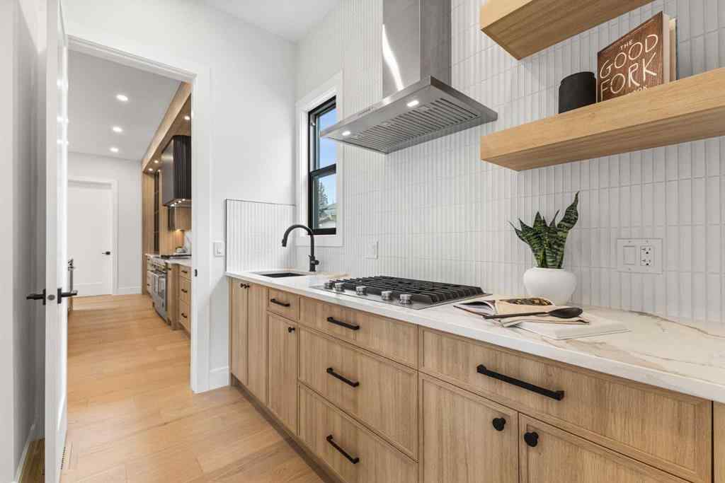 MLS® A2256353 - 430 21 Avenue NE in Winston Heights/Mountview Calgary, Residential