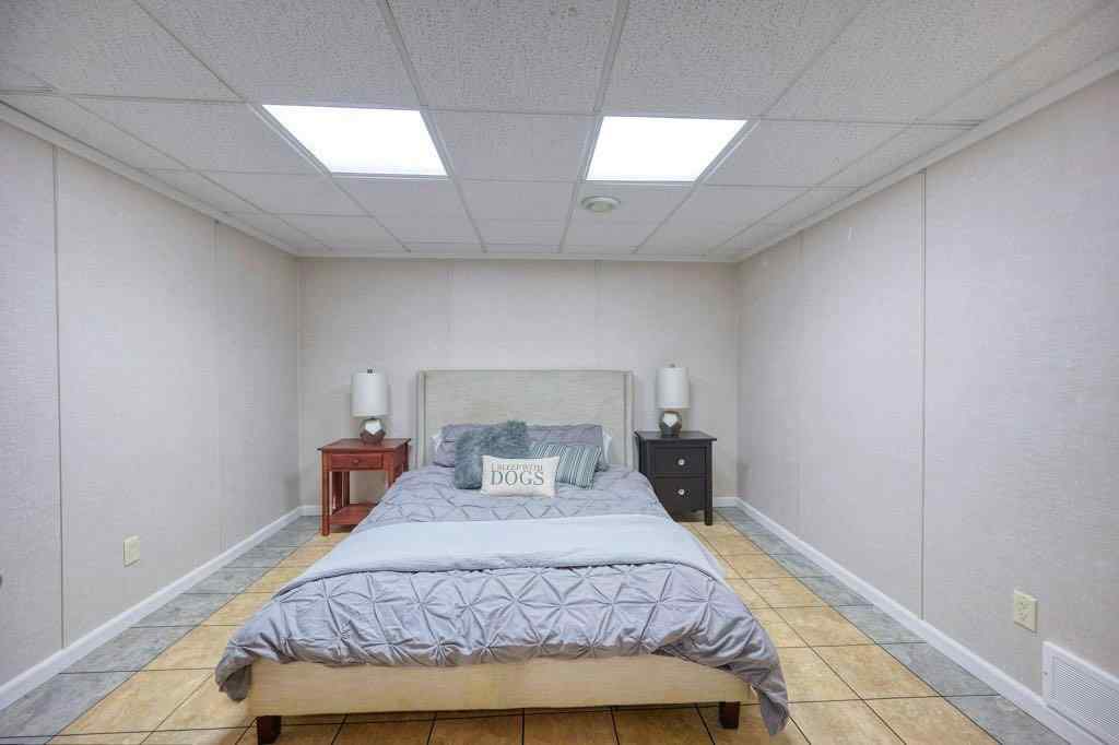MLS® A2256357 - 2204 Vista Crescent NE in Vista Heights Calgary, Residential