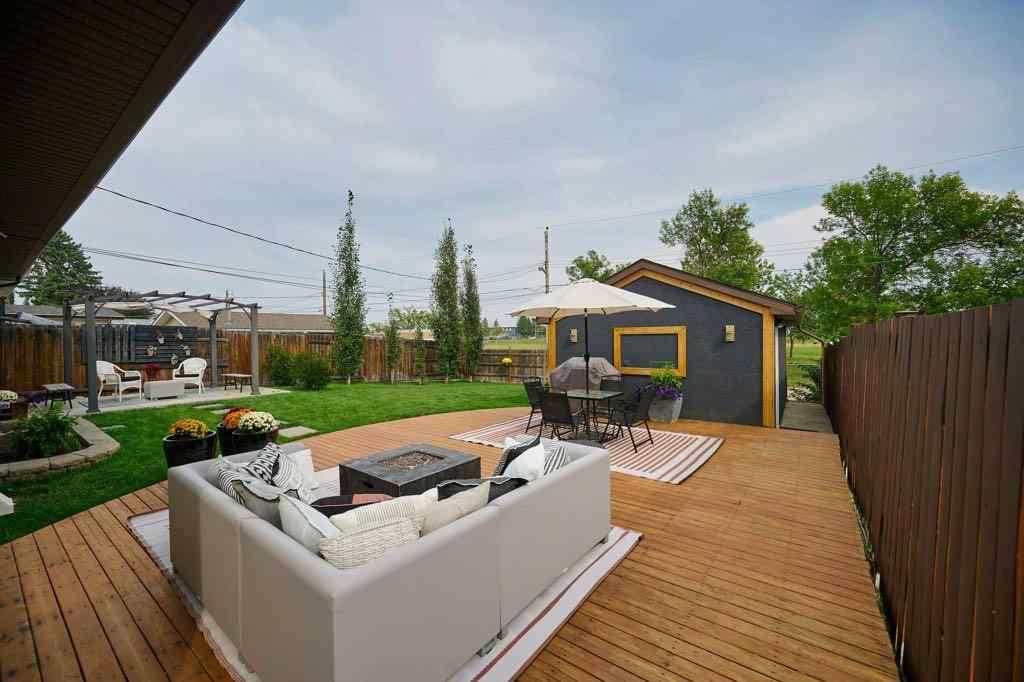 MLS® A2256357 - 2204 Vista Crescent NE in Vista Heights Calgary, Residential