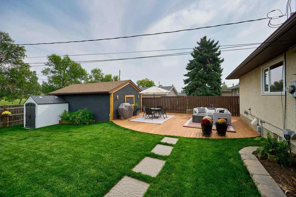 MLS® A2256357 - 2204 Vista Crescent NE in Vista Heights Calgary, Residential