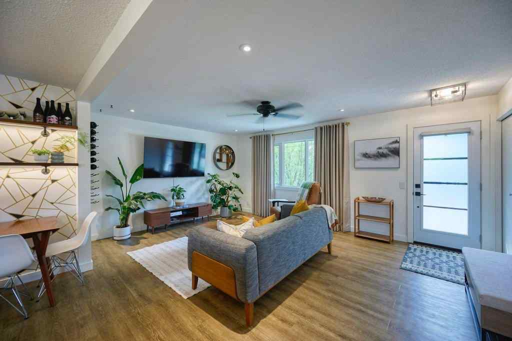 MLS® A2256357 - 2204 Vista Crescent NE in Vista Heights Calgary, Residential