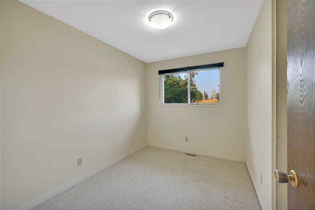 MLS® A2256373 - 3727 50 Avenue  in Southeast Innisfail Innisfail, Residential
