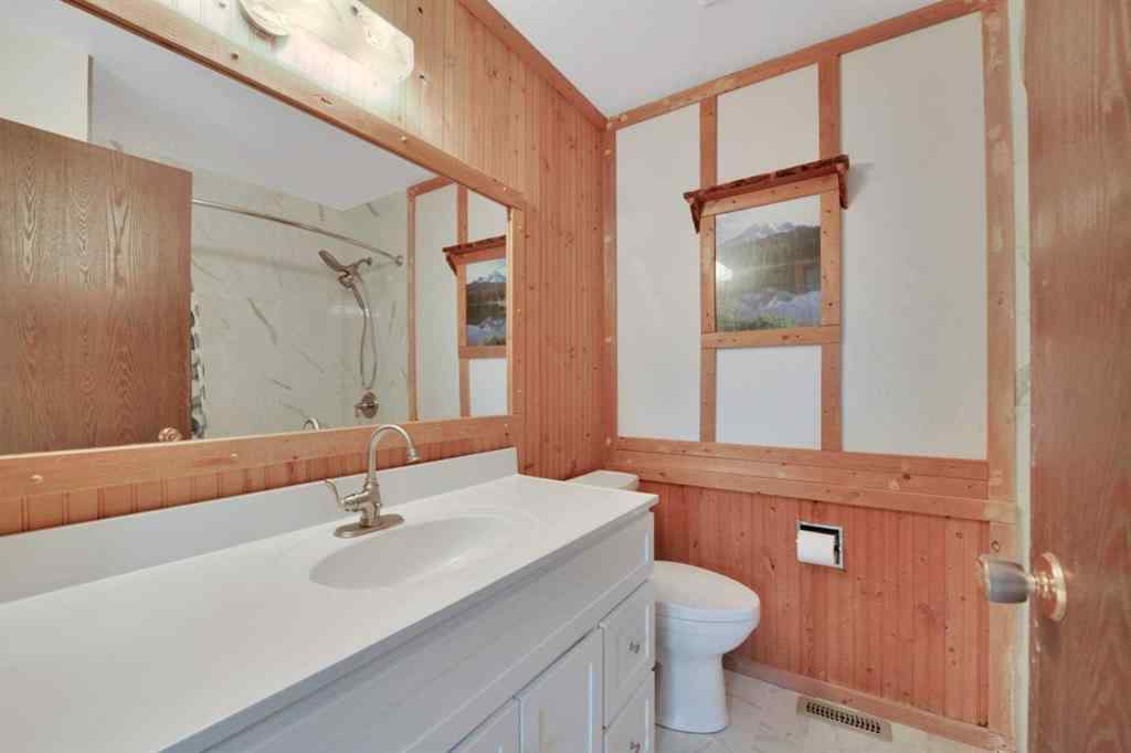 MLS® A2256373 - 3727 50 Avenue  in Southeast Innisfail Innisfail, Residential