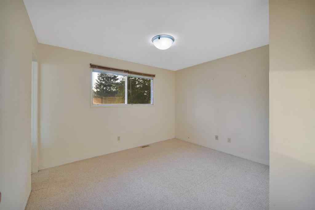 MLS® A2256373 - 3727 50 Avenue  in Southeast Innisfail Innisfail, Residential