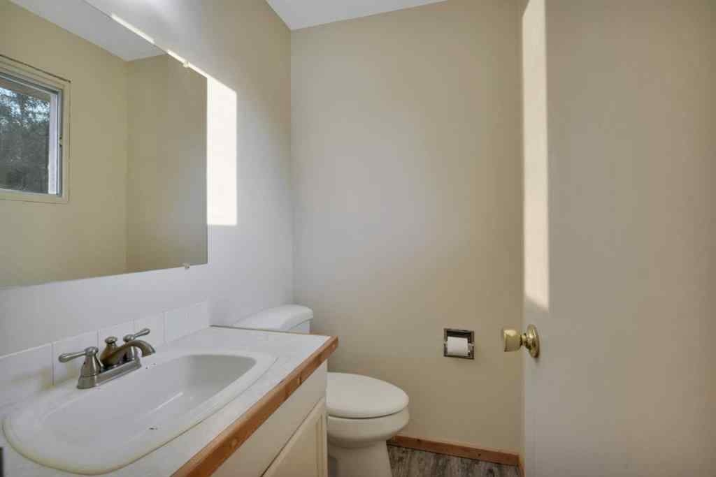 MLS® A2256373 - 3727 50 Avenue  in Southeast Innisfail Innisfail, Residential