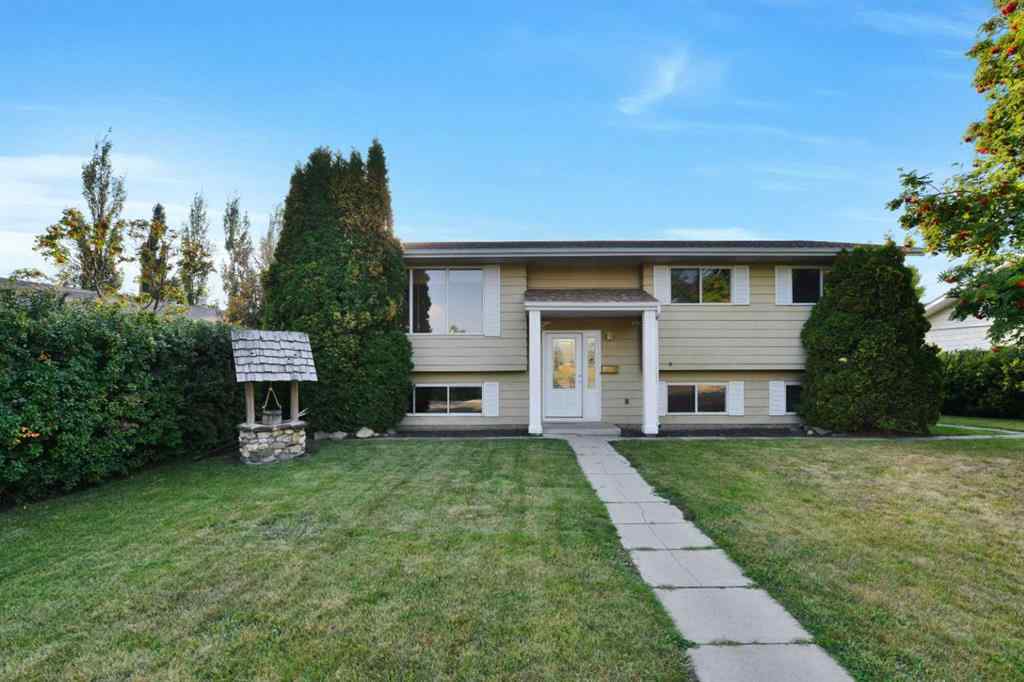MLS® A2256373 - 3727 50 Avenue  in Southeast Innisfail Innisfail, Residential