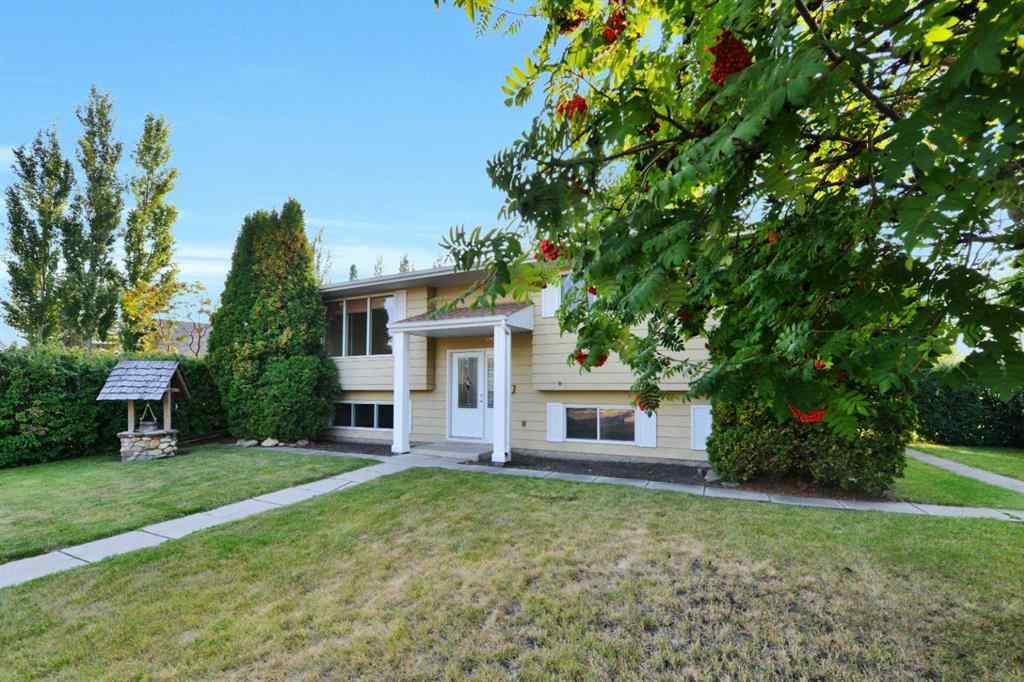 MLS® A2256373 - 3727 50 Avenue  in Southeast Innisfail Innisfail, Residential