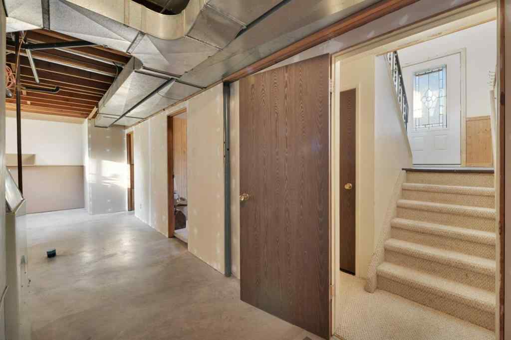 MLS® A2256373 - 3727 50 Avenue  in Southeast Innisfail Innisfail, Residential