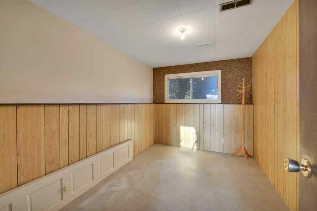 MLS® A2256373 - 3727 50 Avenue  in Southeast Innisfail Innisfail, Residential