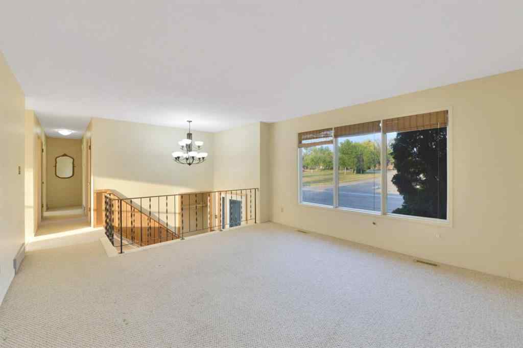 MLS® A2256373 - 3727 50 Avenue  in Southeast Innisfail Innisfail, Residential