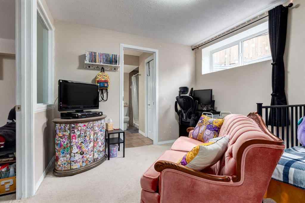 MLS® A2256377 - 82 Everglen Crescent SW in Evergreen Calgary, Residential