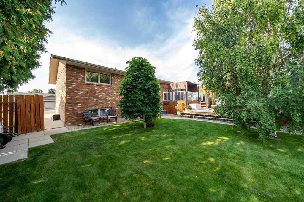 MLS® A2256379 - 72 Rossmere Way SE in Ross Glen Medicine Hat, Residential
