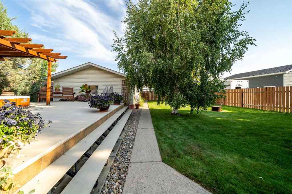 MLS® A2256379 - 72 Rossmere Way SE in Ross Glen Medicine Hat, Residential