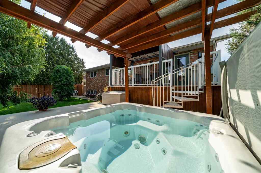 MLS® A2256379 - 72 Rossmere Way SE in Ross Glen Medicine Hat, Residential