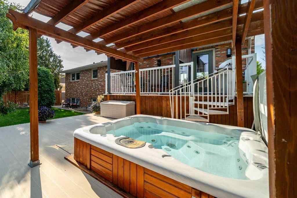 MLS® A2256379 - 72 Rossmere Way SE in Ross Glen Medicine Hat, Residential