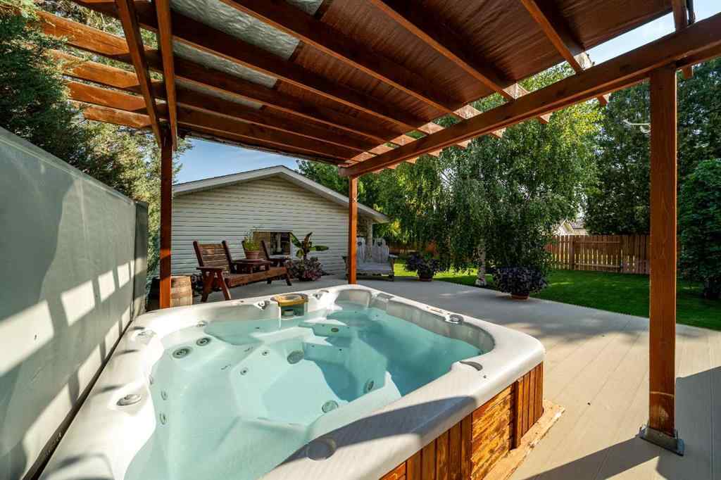 MLS® A2256379 - 72 Rossmere Way SE in Ross Glen Medicine Hat, Residential