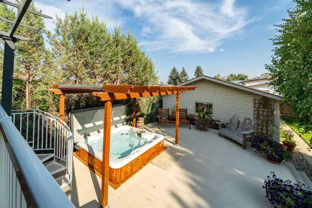MLS® A2256379 - 72 Rossmere Way SE in Ross Glen Medicine Hat, Residential
