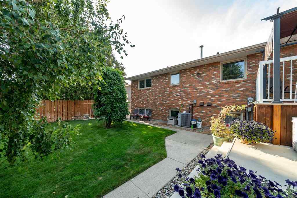 MLS® A2256379 - 72 Rossmere Way SE in Ross Glen Medicine Hat, Residential