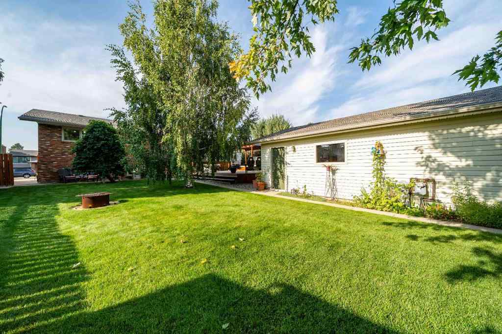 MLS® A2256379 - 72 Rossmere Way SE in Ross Glen Medicine Hat, Residential