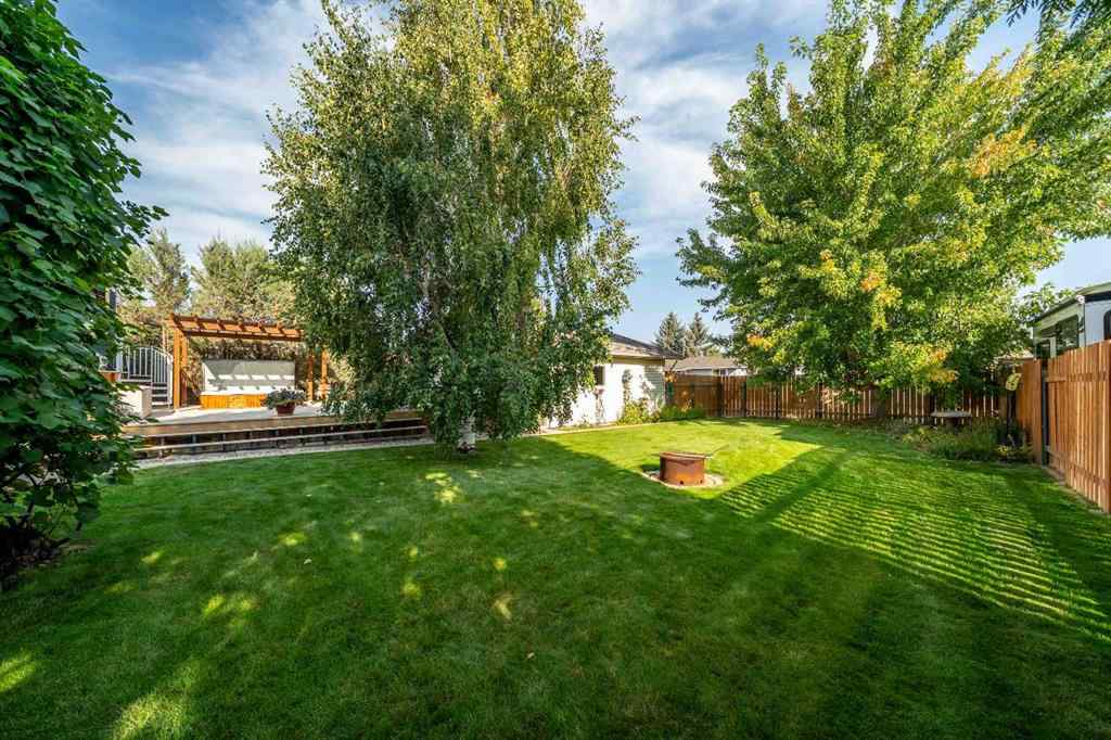 MLS® A2256379 - 72 Rossmere Way SE in Ross Glen Medicine Hat, Residential