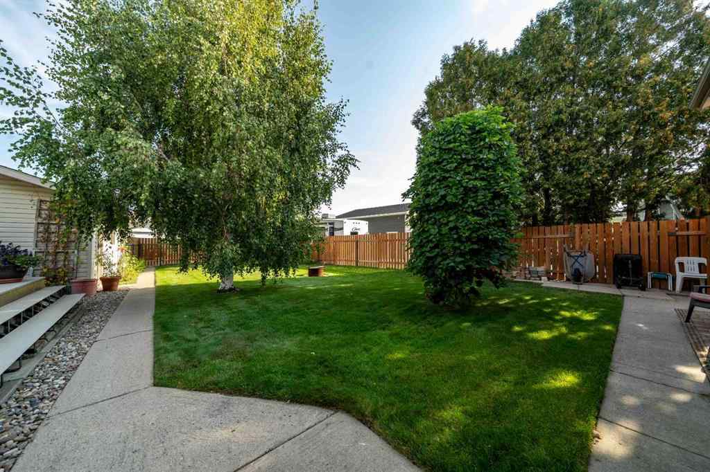 MLS® A2256379 - 72 Rossmere Way SE in Ross Glen Medicine Hat, Residential