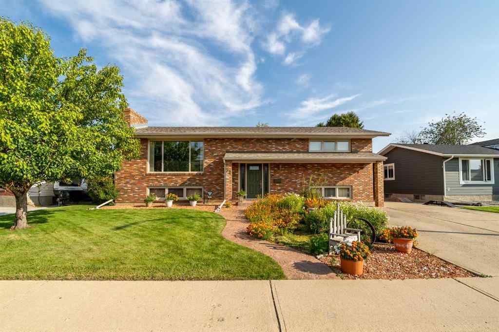 MLS® A2256379 - 72 Rossmere Way SE in Ross Glen Medicine Hat, Residential