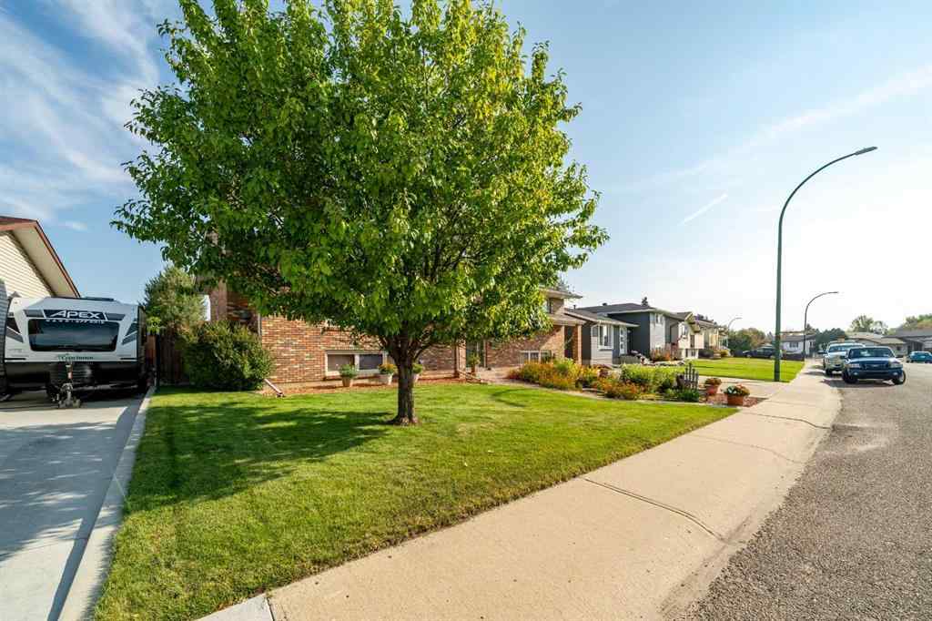 MLS® A2256379 - 72 Rossmere Way SE in Ross Glen Medicine Hat, Residential