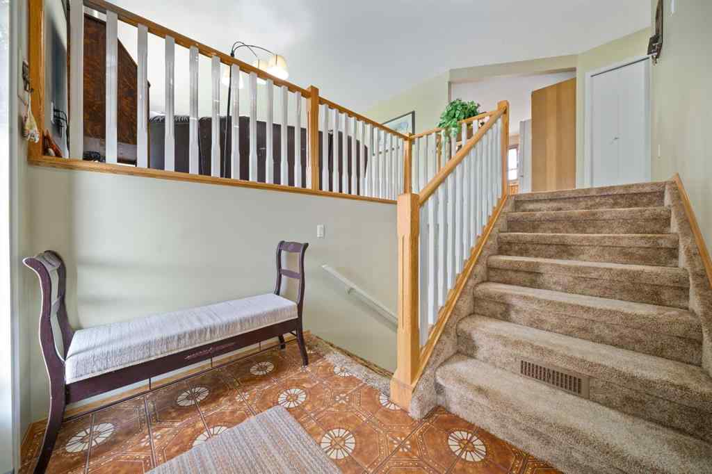 MLS® A2256379 - 72 Rossmere Way SE in Ross Glen Medicine Hat, Residential